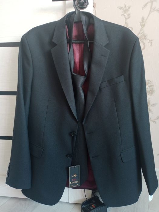 Продам мужской костюм