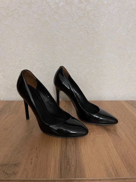 Продам лакированные туфли