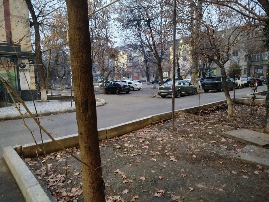 Продаю 4х- комнатную квартиру в Учтепинский район кафе Бухара 13 кварт