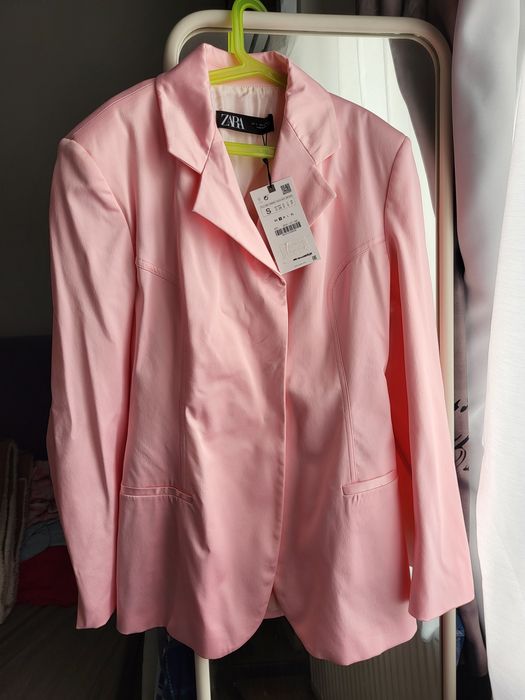 Blazer satinat cambrat Zara