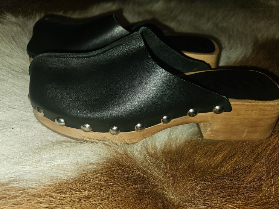 Vand saboti noi Mango piele naturala cu talpa din lemn