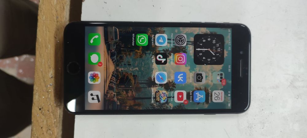 Айфон 7+ продам телефон
