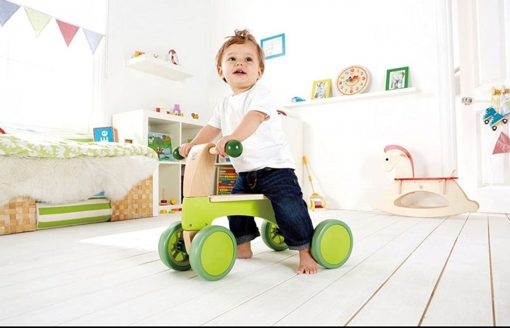 Bicicletă fără pedale Hape Scoot Around, verde, din lemn (12 luni+)