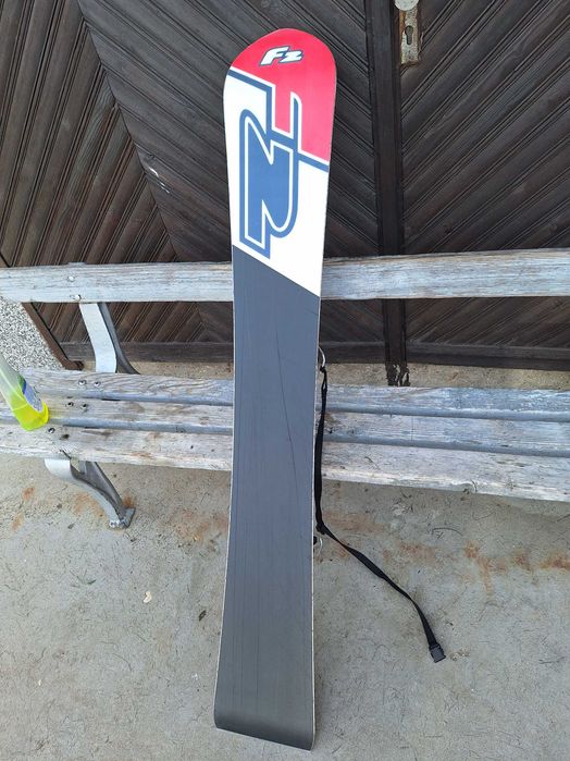 Продавам сноуборд.