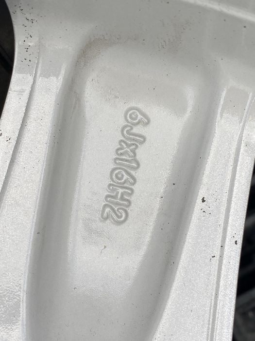 16 цола 4 х 100 мм Киа , Тойота , Сузики , Дайхатсу