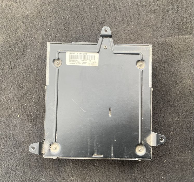 Усилвател за Бмв Е46 колата беше с HI-Fi музика