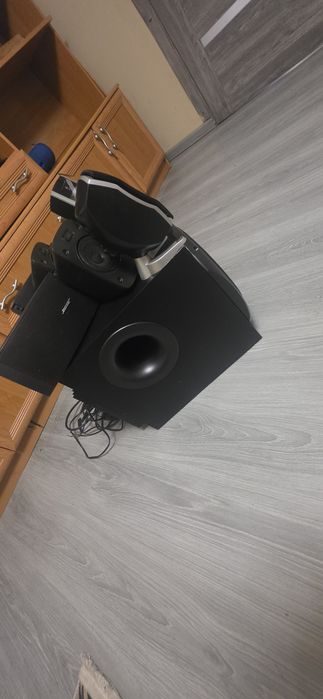 Vând sistem audio Logitech z5500 pert 800 lei negociabil