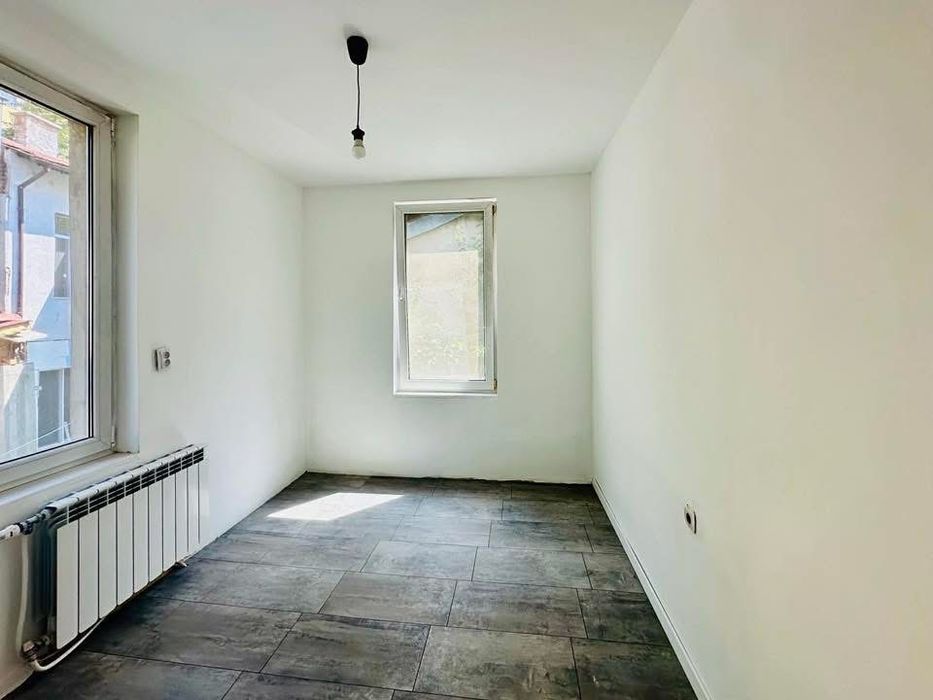 Дава се под наем Тристаен апартамент в София, Център - 86 кв.м за 797.64 € - Снимка #1