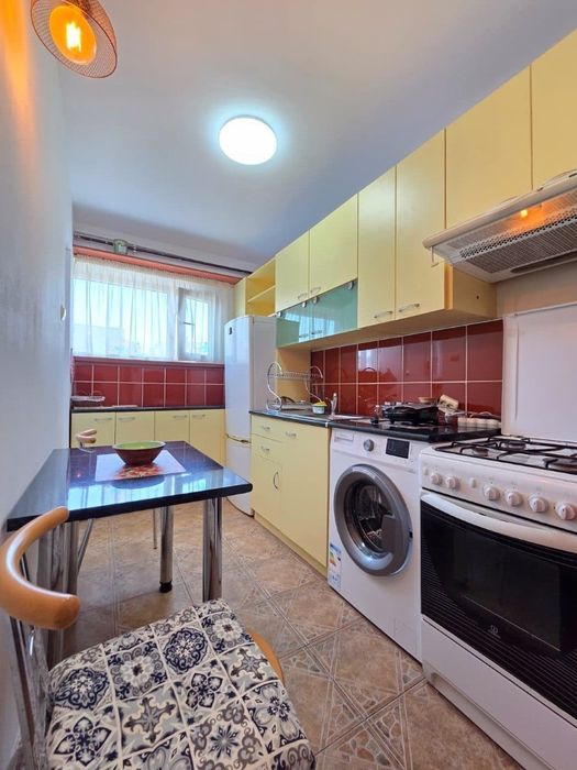 Ofer spre închiriere pe termen lung, apartament două camere zona Berzei — fotografia 1