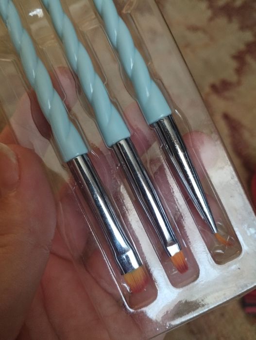 Продам кисточки для маникюра