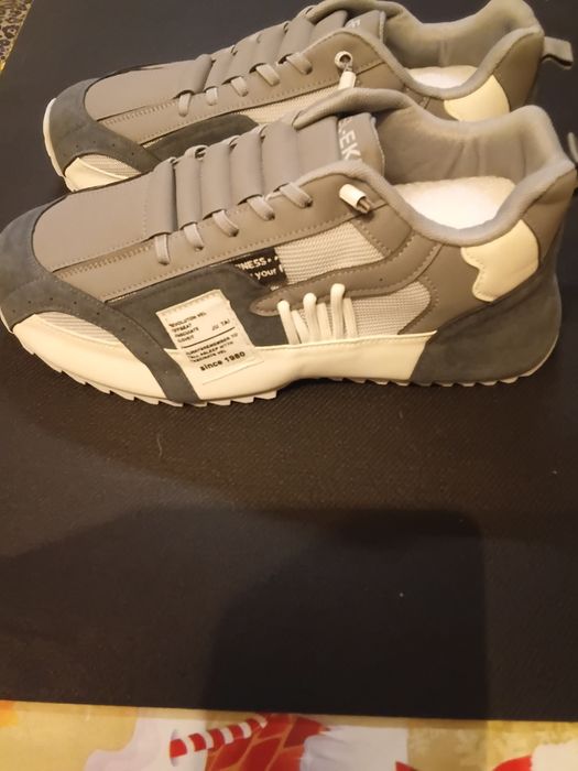 Продам мужские кроссовки