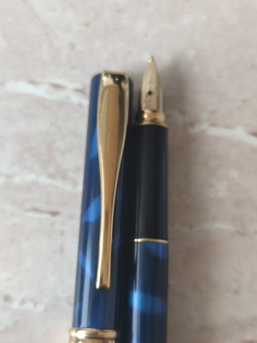 Stilou Aurora Ipsilon Blue Marbled / Rășină Marmorată – Stare Excelentă