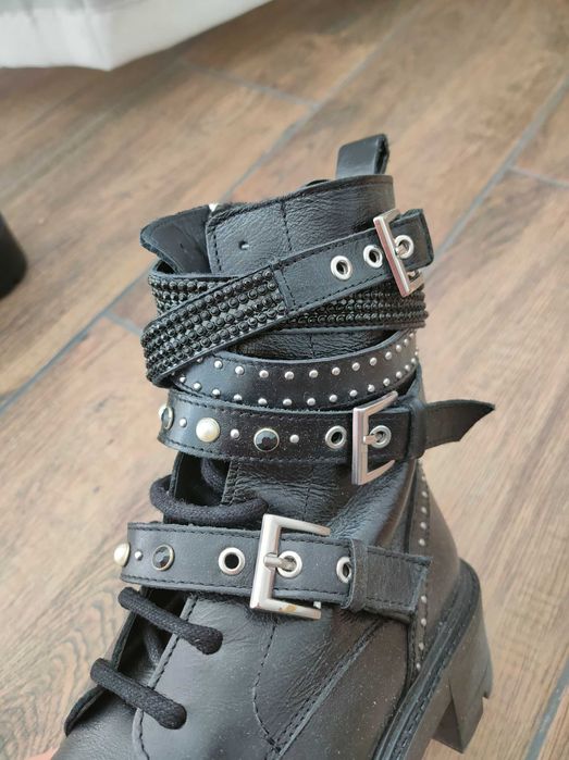 Кожени боти Zara.
