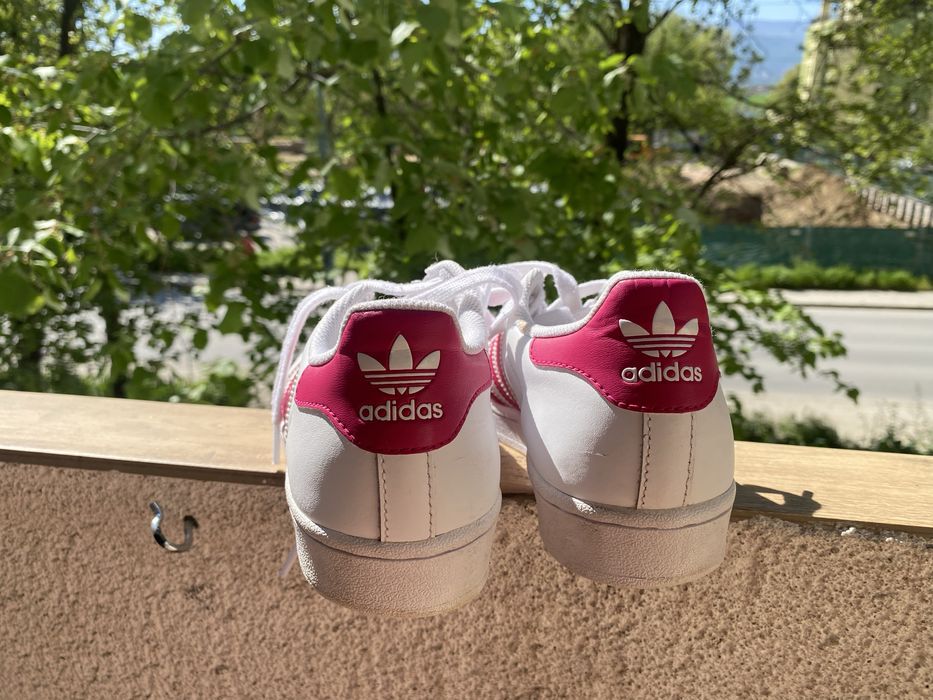 Маратонки adidas 38
