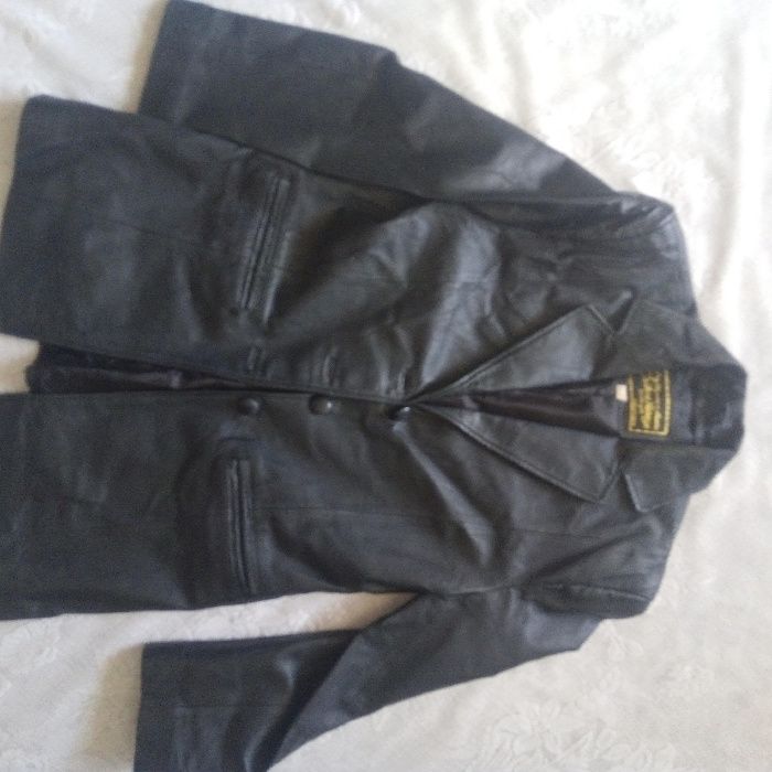 куртка-пуховик женская, плащ кожанный. Цены разные