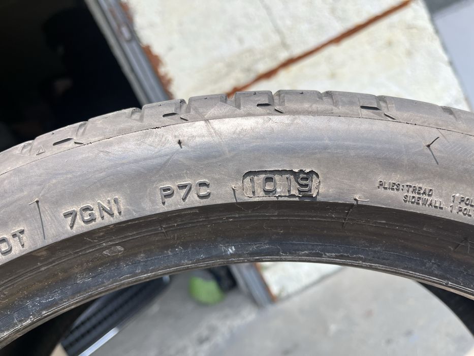 2 бр. летни гуми 235/40/19 Bridgestone RO1 DOT 1019 5 mm