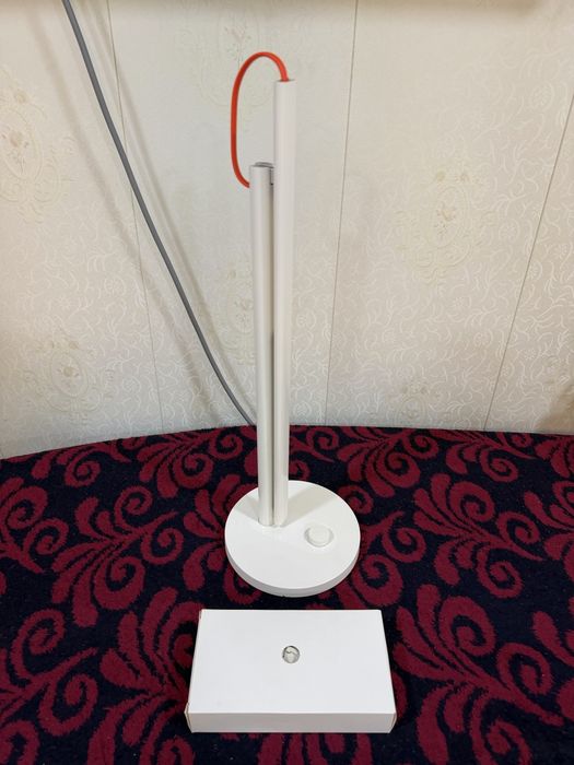 Xiaomi Mi LED Desk Lamp 1S — Ideal holatda
