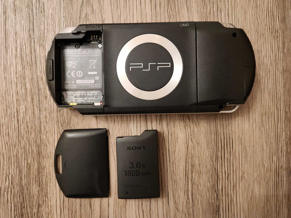PlayStation Portabil (PSP) 1004 - Modat, Complet functional, card 8gb