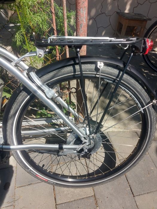 Bicicleta electrica  din alüminiu 8 viteze   incarcator