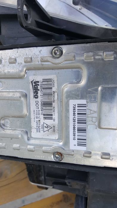 Продавам 2бр баласт за фар за Рено