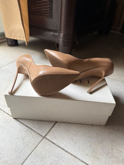 Casadei pumps……..