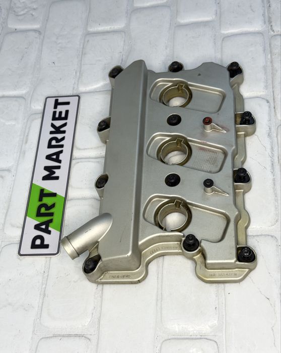 Капак двигател AUDI 3.0TFSI 06E103472N
