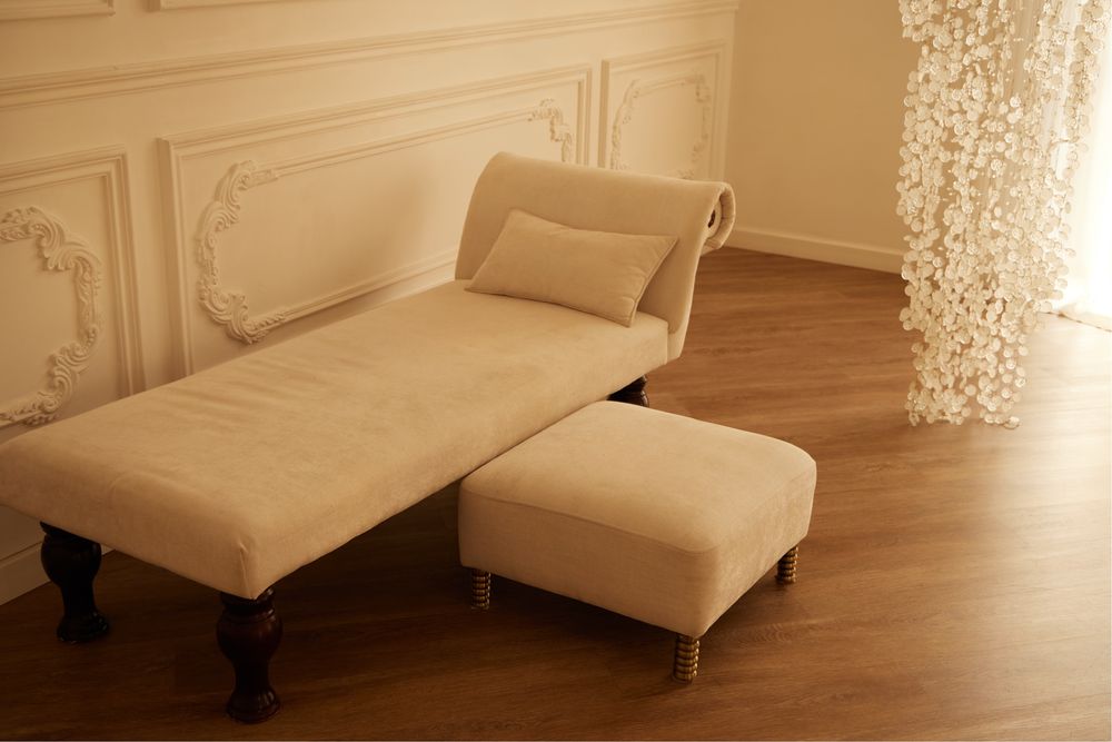 Продам кушетку и пуфик