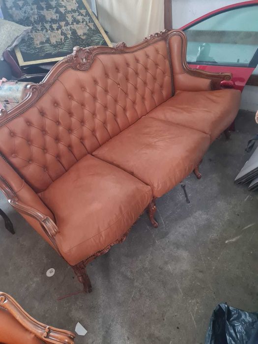 Set canapea piele si lemn sculptat 2 fotolii si masa