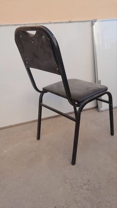 Parta stollar sotiladi