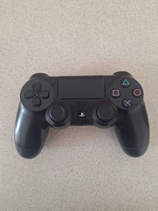 PS4 Pro 1TB с оригинални игри - отлично състояние!!!