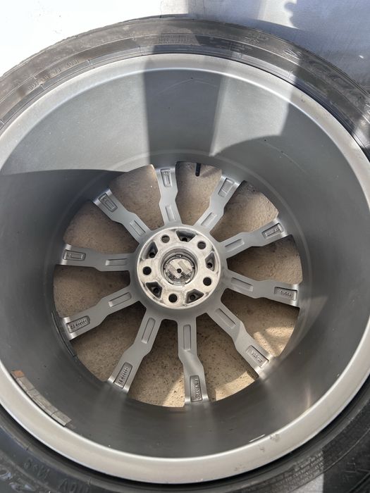 Bmw X7 шины в отличном состоянии (срочно)