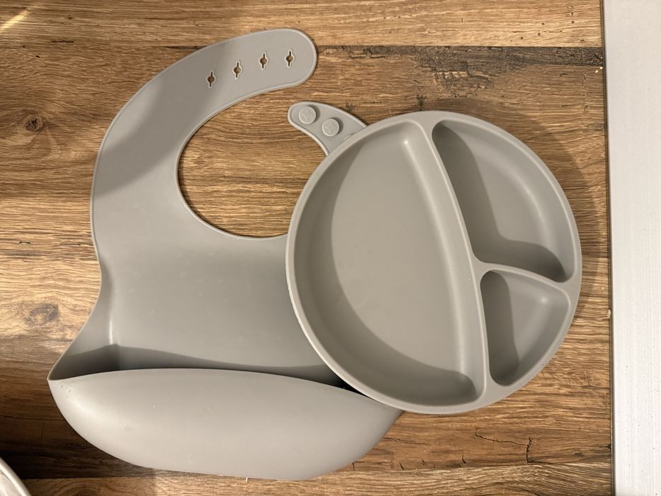 Set farfurie si bavetica din silicon