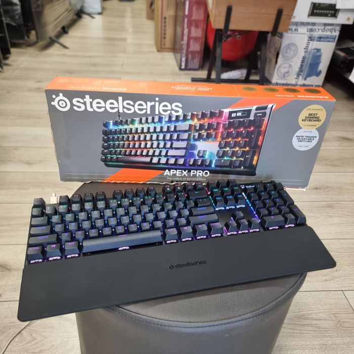 Amanet F28: Tastatura Gaming SteelSeries Apex Pro Gen 3
