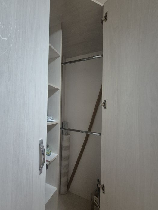 Пподам угловой шкаф для прихожей