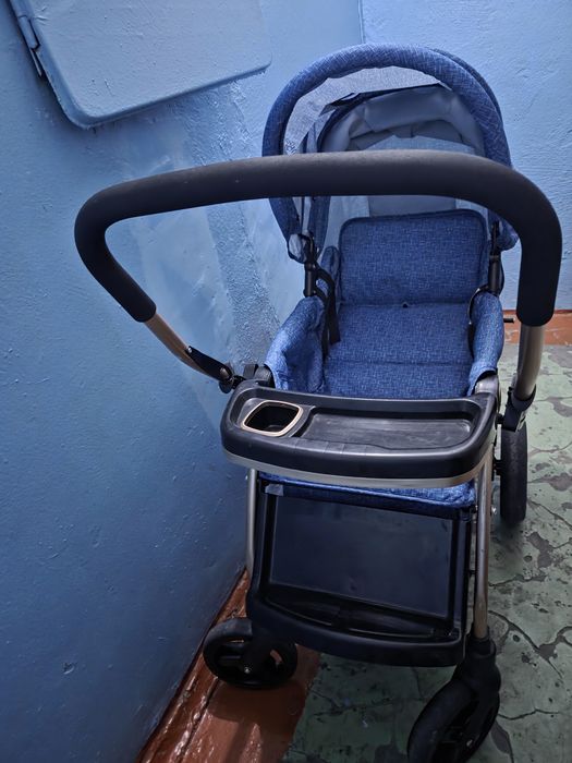 Продам детскую колясу