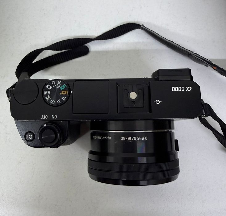 Sony A6000 в хорошем состоянии