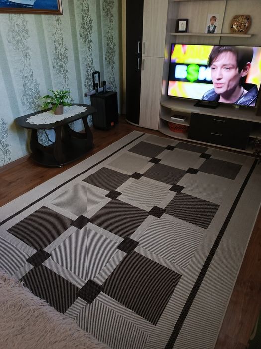 Продам 2 современных ковра