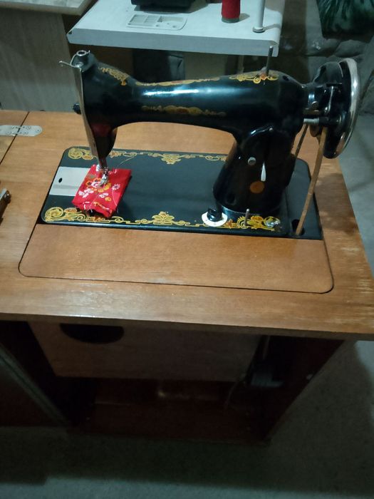 Juita tikuv moshinkasi sotiladi