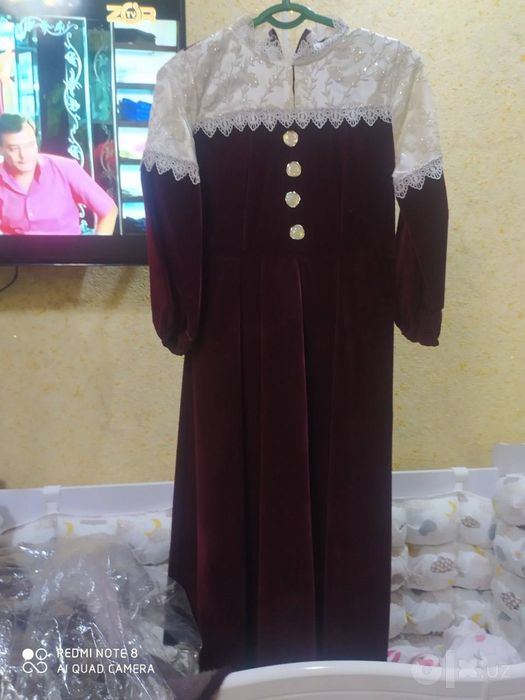 Hammasi bir martadan kiyilgan vishivkali koylaklar