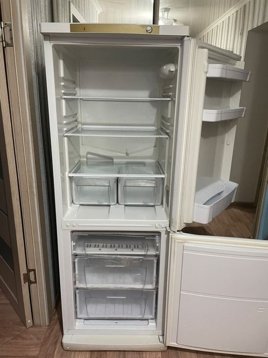 Продам б/у холодильник Indesit