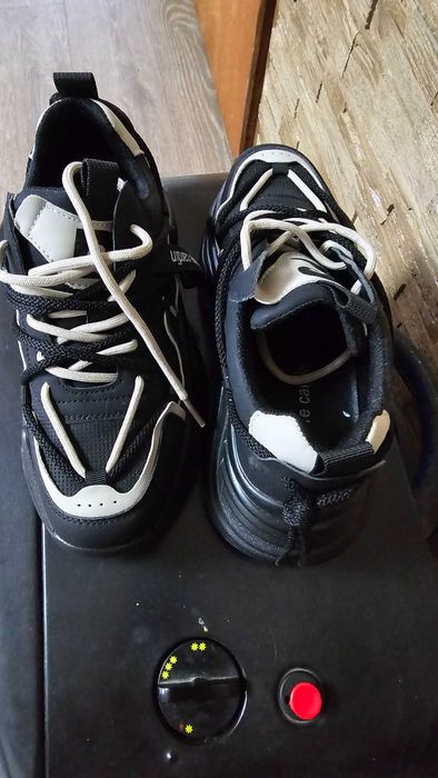 Чисто нови маратонки