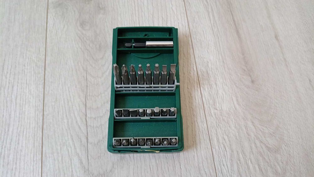 Vand Set de biti/ accesorii de insurubat, marca Bosch