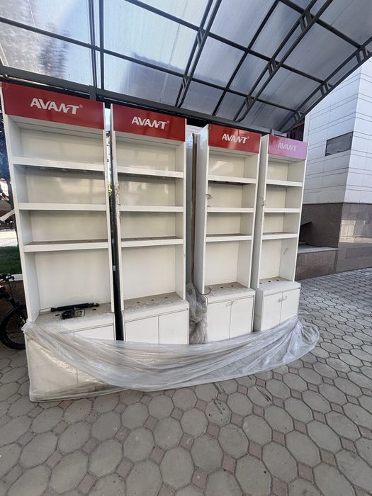 Продам витрины торговые стелажи