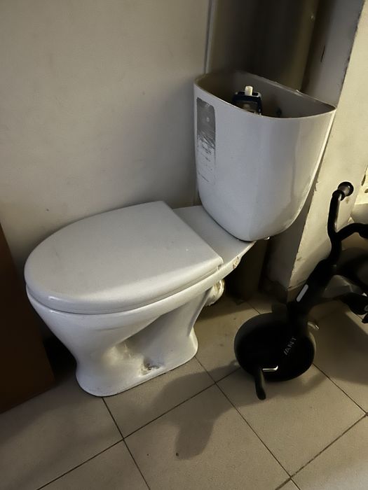 Унитаз бу целый отдам