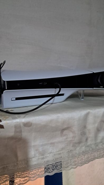 Продам приставку всё отлично работает есть игры на