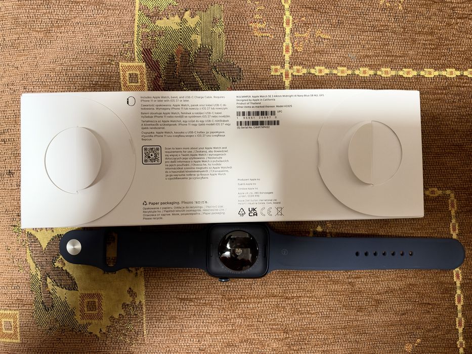 Часовник Apple Watch SE 3 44 mm чисто нов