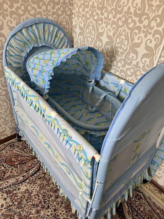 Детская кроватка с люлкой .