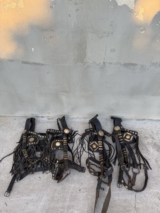 Căpițele / hamuri piele pentru cai + hățuri 2 cai – stare bună