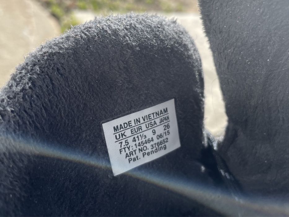 Обувки Salomon.