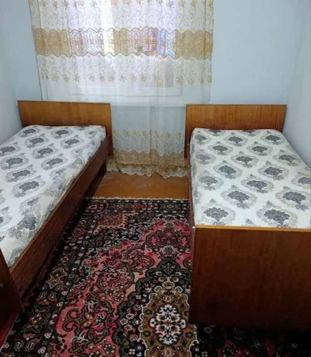 Bu yerda ikkita divanni narxi yozilgan.